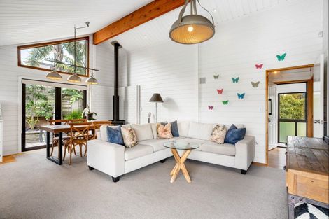 Photo of property in 130 Tirohanga Drive, Whangamata, 3620