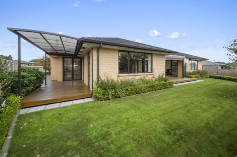 Photo of property in 7 Manurau Crescent, Merrilands, New Plymouth, 4312