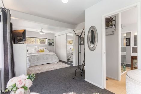 Photo of property in 13 Callender Place, Shelly Park, Auckland, 2014