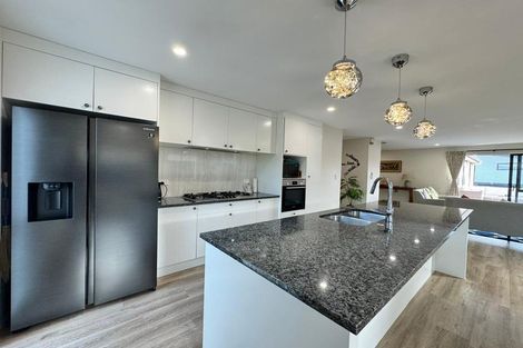 Photo of property in 8 Pakaraka Drive, Papakura, 2110