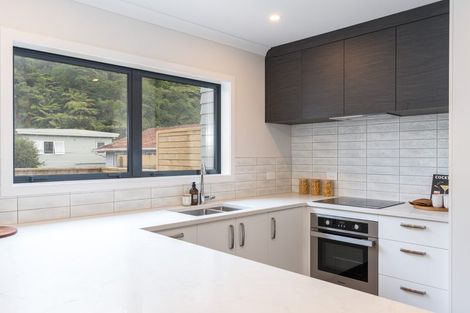 Photo of property in 20a Korau Grove, Stokes Valley, Lower Hutt, 5019