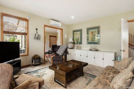 Photo of property in 4 Fairfield Lane, East Tamaki Heights, Auckland, 2016