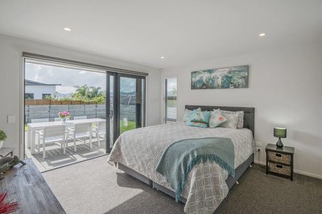 Photo of property in 10 Topping Place, Whitianga, 3510