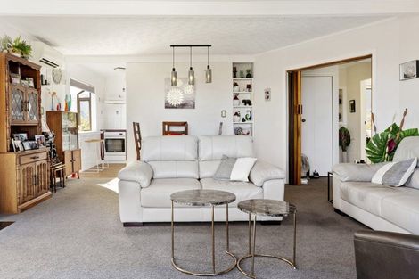 Photo of property in 2/25 Golders Place, Richmond Heights, Taupo, 3330