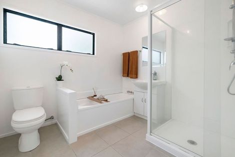 Photo of property in 1/11 Kupari Place, Totara Vale, Auckland, 0629