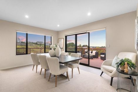 Photo of property in 83 Lake Panorama Drive, Henderson Valley, Auckland, 0612