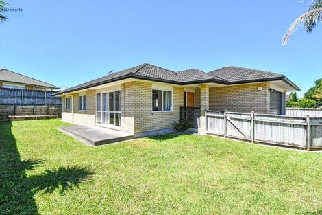 Photo of property in 2 Carisbrook Crescent, Papakura, 2110