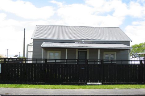 Photo of property in 17 Peel Street, Westport, 7825