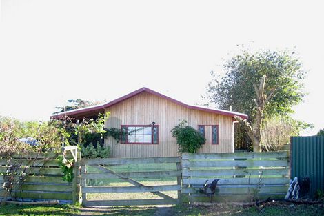 Photo of property in 35 Old Coach Road South, Otaki Beach, Otaki, 5512