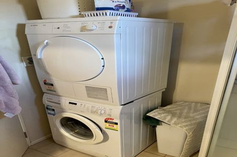 Photo of property in 1/21 Armoy Drive, East Tamaki, Auckland, 2016