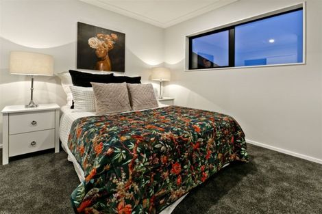 Photo of property in 29 Bernleigh Terrace, West Harbour, Auckland, 0618