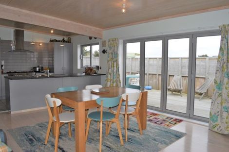 Photo of property in 17 Karaka Street, Otaki Beach, Otaki, 5512