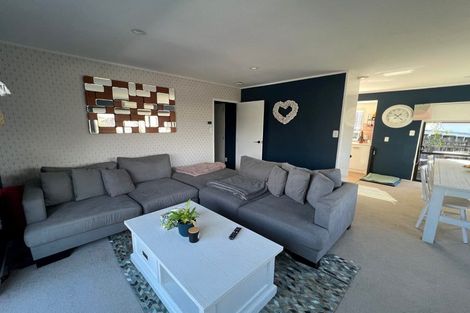Photo of property in 1/3 Fernlea Rise, Bayview, Auckland, 0629
