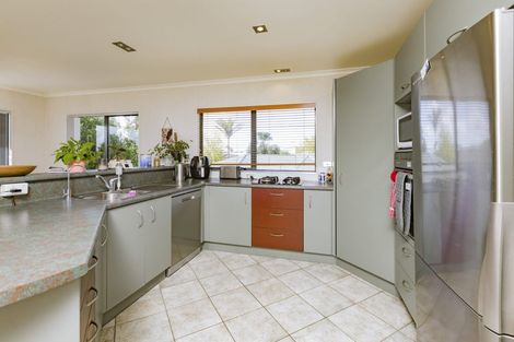 Photo of property in 37 Clarks Beach Road, Clarks Beach, 2122