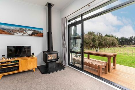 Photo of property in 21 Flyger Street, Kimbolton, 4774