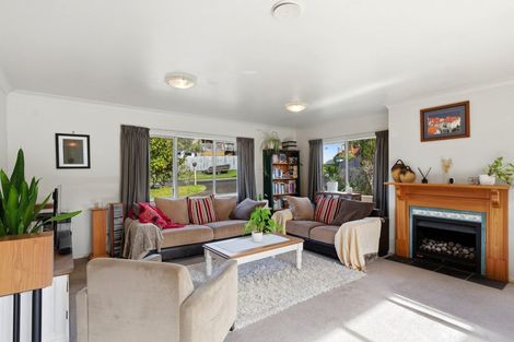 Photo of property in 19 Cabeleigh Drive, Helensville, 0800