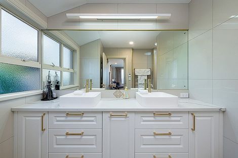 Photo of property in 375 Beach Road, Mairangi Bay, Auckland, 0630