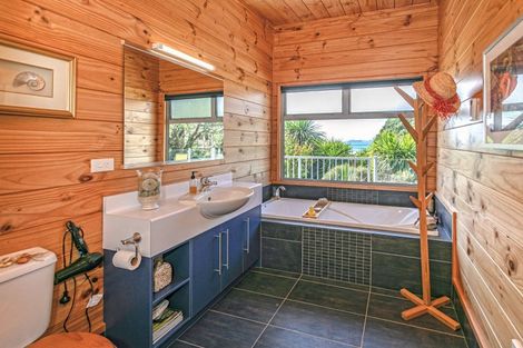 Photo of property in 112 Oratia Place, Onemana, Whangamata, 3691