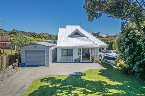 Photo of property in 15 Moray Place, Whiritoa, Whangamata, 3691
