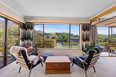 Photo of property in 3 Heuchan Lane, Wanaka, 9305