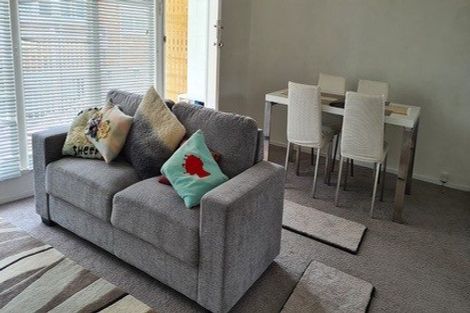 Photo of property in 2/124 Te Atatu Road, Te Atatu South, Auckland, 0610