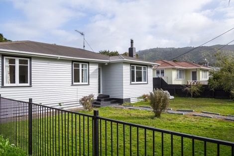 Photo of property in 22 Brandon Street, Featherston, 5710