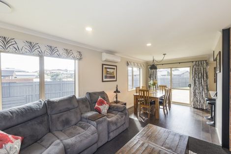 Photo of property in 17 Chestnut Close, Kelvin Grove, Palmerston North, 4414