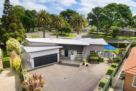 Photo of property in 6 The Oaks, Awapuni, Palmerston North, 4412