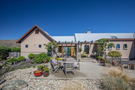 Photo of property in 1 Peak View Ridge, Wanaka, 9305