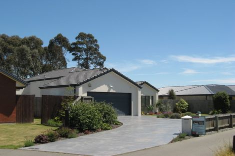Photo of property in 14 Henridge Place Avonhead Christchurch City