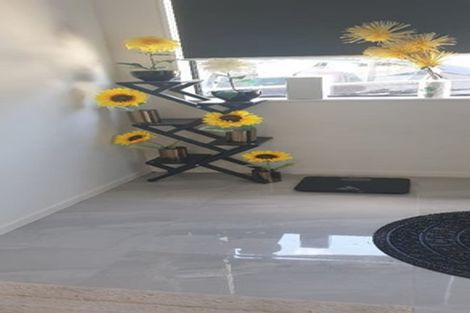 Photo of property in 18b Riverpark Crescent, Henderson, Auckland, 0610