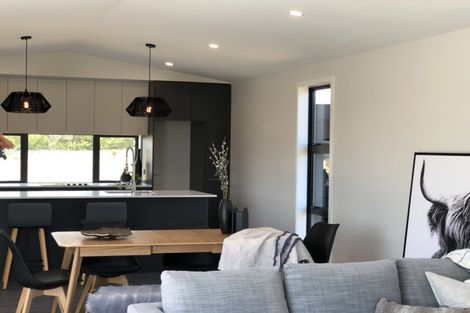 Photo of property in 53 Vinistra Road, Kumeu, 0810