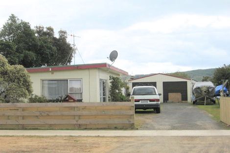 Photo of property in 100 Ajax Road, Whangamata, 3620