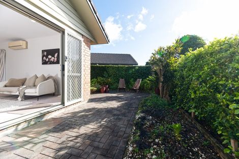 Photo of property in Waimanu Bay Village, 32/1 Piriti Drive, Te Atatu Peninsula, Auckland, 0610
