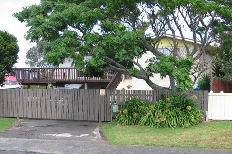 Photo of property in 5 Felgrove Street, Glendene, Auckland, 0602