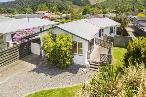 Photo of property in 5 Ruru Crescent, Heretaunga, Upper Hutt, 5018