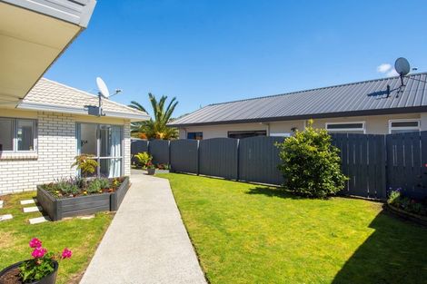 Photo of property in 64 Blake Boulevard, Papamoa Beach, Papamoa, 3118