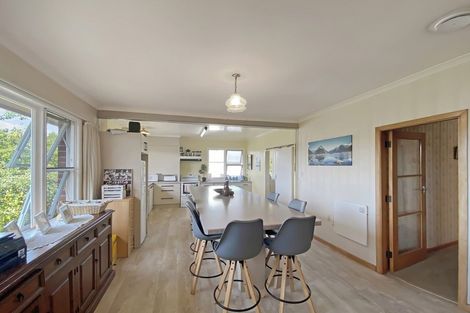 Photo of property in 8 Feltham Street, Hunterville, 4730