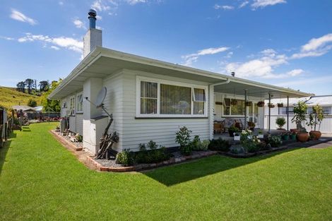 Photo of property in 16 Ongo Road, Hunterville, 4730