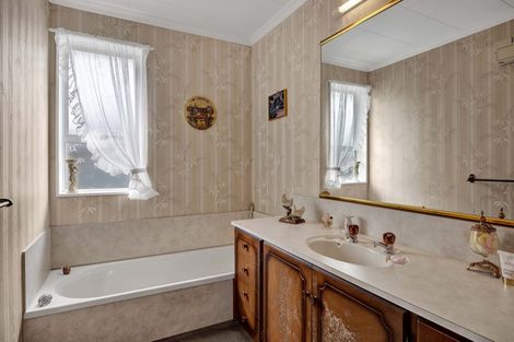 Photo of property in 2 Manse Street, Hawera, 4610