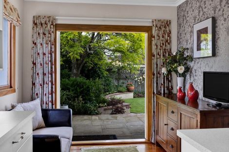 Photo of property in 13 Chilman Street, Strandon, New Plymouth, 4312