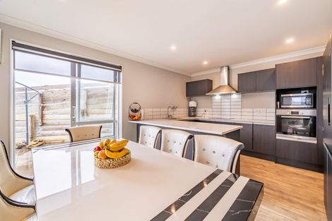 Photo of property in 31 Percy Kinsman Crescent, Riverstone Terraces, Upper Hutt, 5018