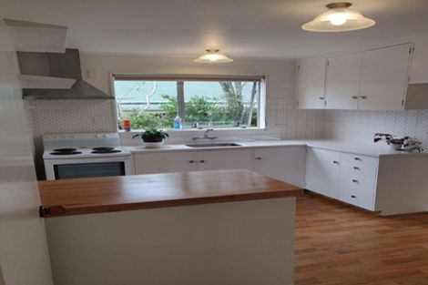 Photo of property in 17a Kingsbridge Place, Newlands, Wellington, 6037