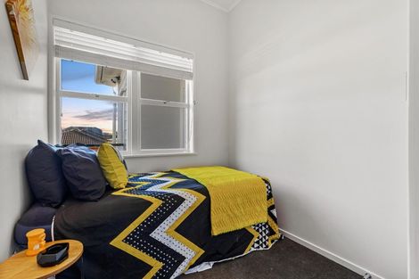 Photo of property in 21 Islington Avenue, New Lynn, Auckland, 0600