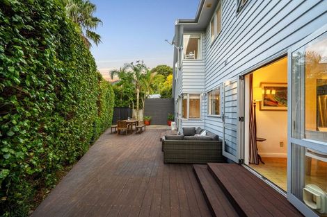 Photo of property in 2/7 Phillip Parade, Forrest Hill, Auckland, 0620