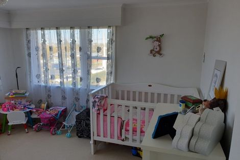 Photo of property in 2/182 Chivalry Road, Glenfield, Auckland, 0629