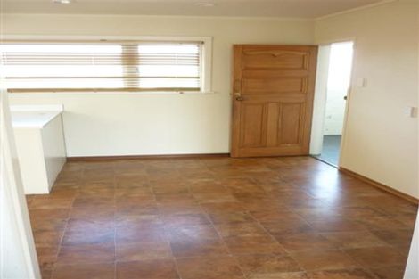 Photo of property in 186 Waimumu Road, Massey, Auckland, 0614