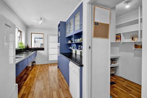 Photo of property in 15 Kauri Street, Inglewood, 4330