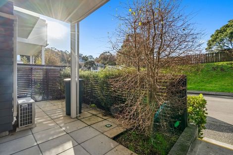 Photo of property in 8 Atkinson Street, Newlands, Wellington, 6037