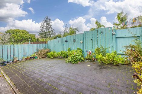 Photo of property in 2/81 Seabrook Avenue, New Lynn, Auckland, 0600